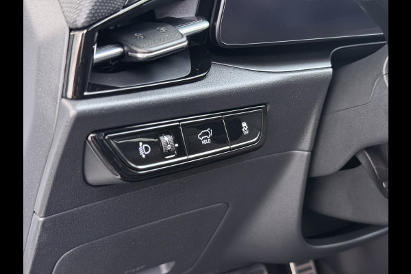 Kia Niro EV ExecutiveLine 204PK 64.8kWh Adap.Cruise Head-Up Stoelverwarming+Ventilatie Camera Schuif-/Kanteldak Apple Carplay Android Auto E SOH 100% Elek.Stoelen Memory Privacy Glas DAB Elek.Achterklep Lmv 17" 1e Eigenaar Dealeronderhouden Origineel Nederlandse Auto