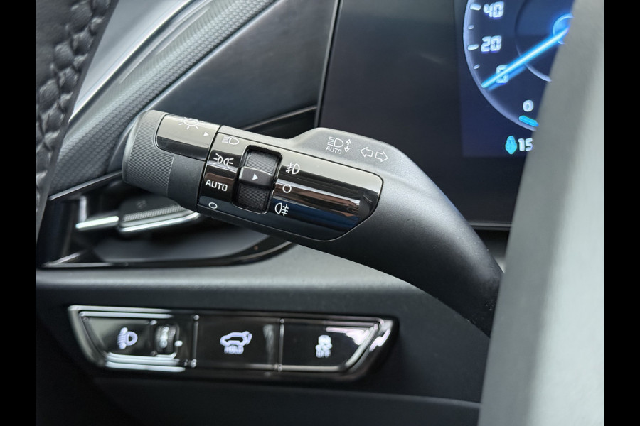 Kia Niro EV ExecutiveLine 204PK 64.8kWh Adap.Cruise Head-Up Stoelverwarming+Ventilatie Camera Schuif-/Kanteldak Apple Carplay Android Auto E SOH 100% Elek.Stoelen Memory Privacy Glas DAB Elek.Achterklep Lmv 17" 1e Eigenaar Dealeronderhouden Origineel Nederlandse Auto