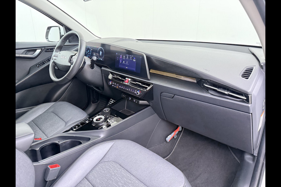 Kia Niro EV ExecutiveLine 204PK 64.8kWh Adap.Cruise Head-Up Stoelverwarming+Ventilatie Camera Schuif-/Kanteldak Apple Carplay Android Auto E SOH 100% Elek.Stoelen Memory Privacy Glas DAB Elek.Achterklep Lmv 17" 1e Eigenaar Dealeronderhouden Origineel Nederlandse Auto