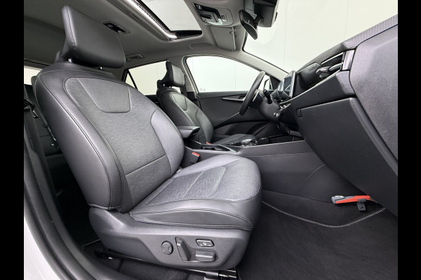 Kia Niro EV ExecutiveLine 204PK 64.8kWh Adap.Cruise Head-Up Stoelverwarming+Ventilatie Camera Schuif-/Kanteldak Apple Carplay Android Auto E SOH 100% Elek.Stoelen Memory Privacy Glas DAB Elek.Achterklep Lmv 17" 1e Eigenaar Dealeronderhouden Origineel Nederlandse Auto