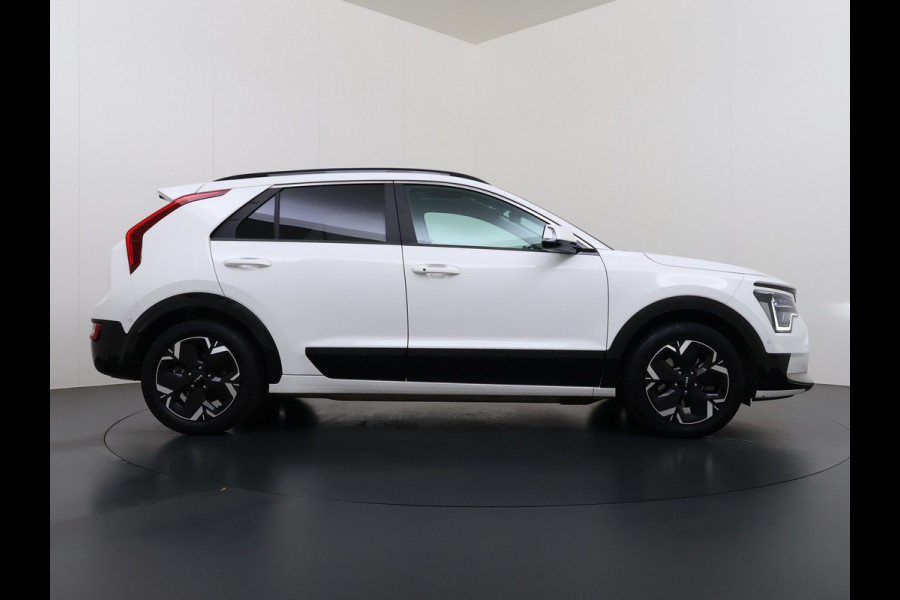 Kia Niro EV ExecutiveLine 204PK 64.8kWh Adap.Cruise Head-Up Stoelverwarming+Ventilatie Camera Schuif-/Kanteldak Apple Carplay Android Auto E SOH 100% Elek.Stoelen Memory Privacy Glas DAB Elek.Achterklep Lmv 17" 1e Eigenaar Dealeronderhouden Origineel Nederlandse Auto