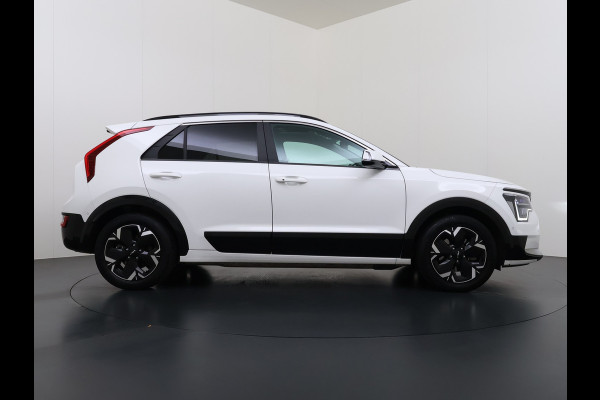 Kia Niro EV ExecutiveLine 204PK 64.8kWh Adap.Cruise Head-Up Stoelverwarming+Ventilatie Camera Schuif-/Kanteldak Apple Carplay Android Auto E SOH 100% Elek.Stoelen Memory Privacy Glas DAB Elek.Achterklep Lmv 17" 1e Eigenaar Dealeronderhouden Origineel Nederlandse Auto