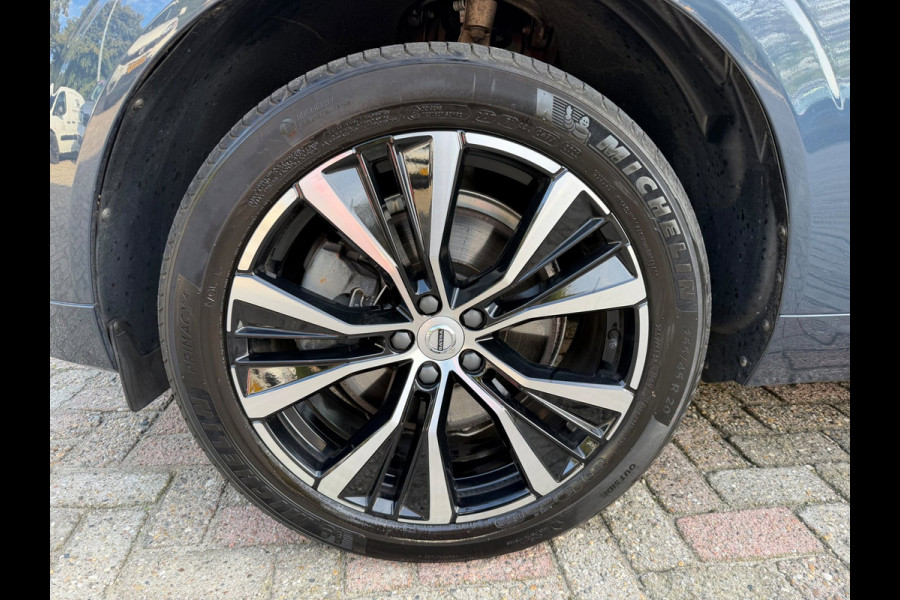 Volvo XC60 2.0 T8 Plug-in hybrid AWD Ultimate Dark Pano / Afn. Trekhaak / Camera / Stoel memorie / Stoel & Stuurw. verw.