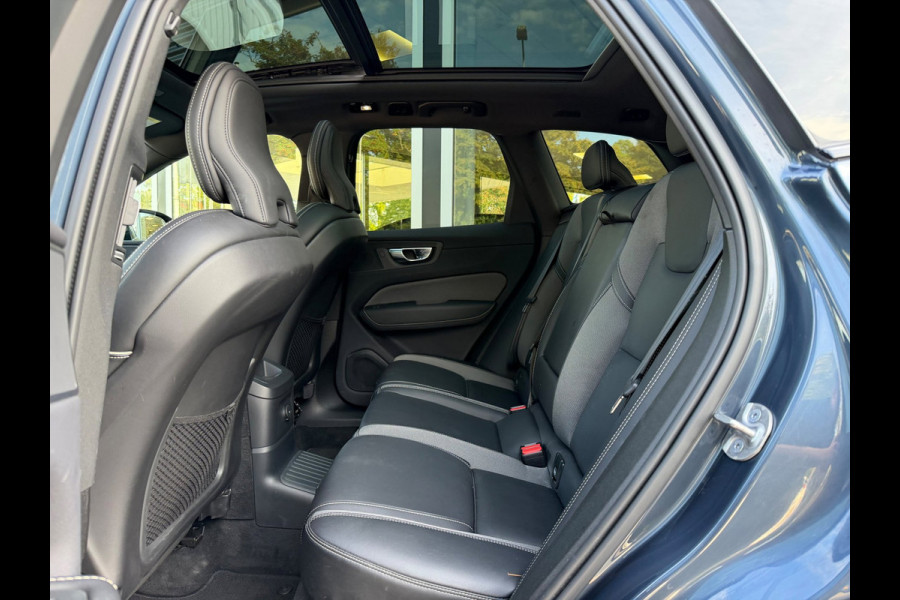 Volvo XC60 2.0 T8 Plug-in hybrid AWD Ultimate Dark Pano / Afn. Trekhaak / Camera / Stoel memorie / Stoel & Stuurw. verw.