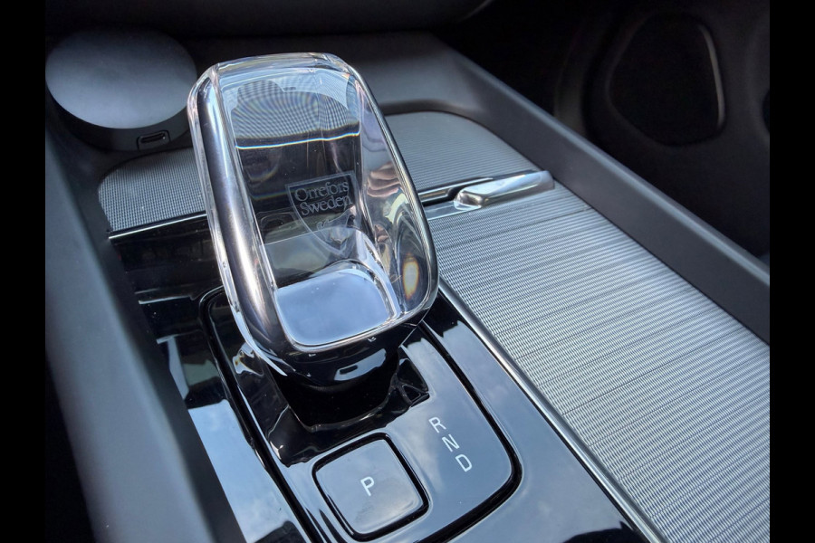Volvo XC60 2.0 T8 Plug-in hybrid AWD Ultimate Dark Pano / Afn. Trekhaak / Camera / Stoel memorie / Stoel & Stuurw. verw.