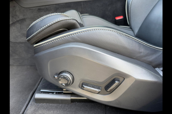 Volvo XC60 2.0 T8 Plug-in hybrid AWD Ultimate Dark Pano / Afn. Trekhaak / Camera / Stoel memorie / Stoel & Stuurw. verw.