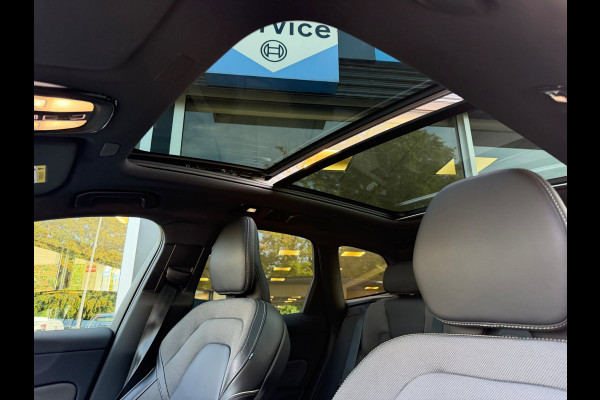 Volvo XC60 2.0 T8 Plug-in hybrid AWD Ultimate Dark Pano / Afn. Trekhaak / Camera / Stoel memorie / Stoel & Stuurw. verw.
