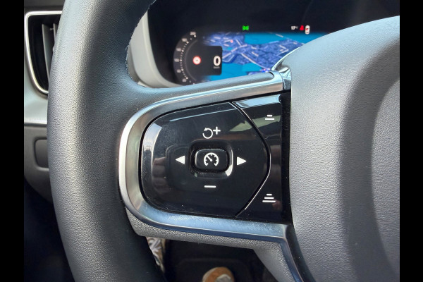Volvo XC60 2.0 T8 Plug-in hybrid AWD Ultimate Dark Pano / Afn. Trekhaak / Camera / Stoel memorie / Stoel & Stuurw. verw.
