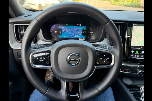 Volvo XC60 2.0 T8 Plug-in hybrid AWD Ultimate Dark Pano / Afn. Trekhaak / Camera / Stoel memorie / Stoel & Stuurw. verw.