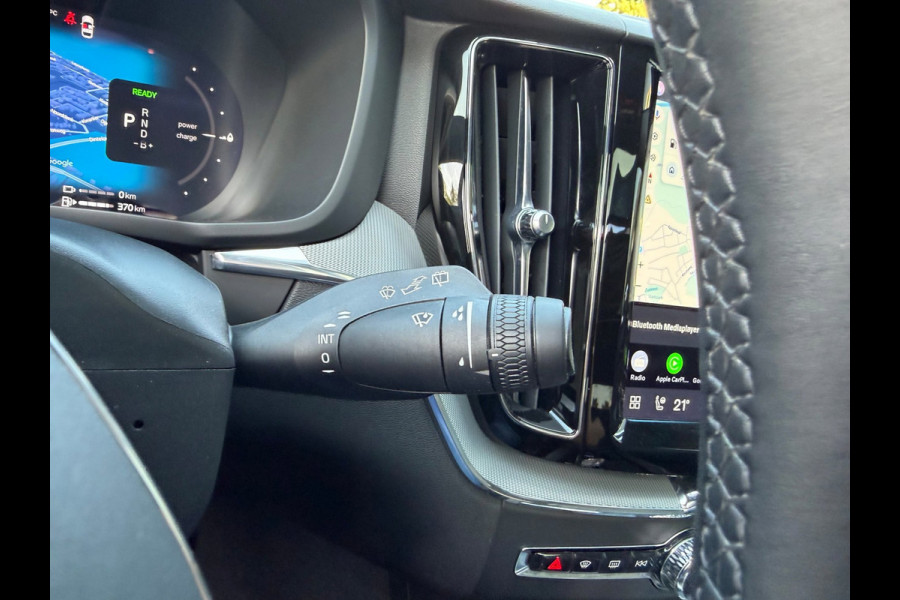 Volvo XC60 2.0 T8 Plug-in hybrid AWD Ultimate Dark Pano / Afn. Trekhaak / Camera / Stoel memorie / Stoel & Stuurw. verw.