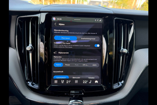 Volvo XC60 2.0 T8 Plug-in hybrid AWD Ultimate Dark Pano / Afn. Trekhaak / Camera / Stoel memorie / Stoel & Stuurw. verw.