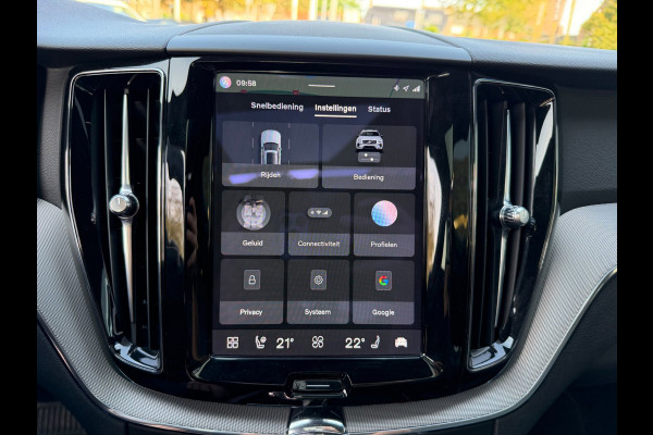 Volvo XC60 2.0 T8 Plug-in hybrid AWD Ultimate Dark Pano / Afn. Trekhaak / Camera / Stoel memorie / Stoel & Stuurw. verw.