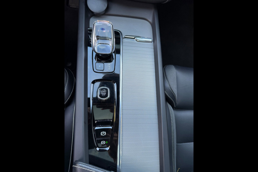 Volvo XC60 2.0 T8 Plug-in hybrid AWD Ultimate Dark Pano / Afn. Trekhaak / Camera / Stoel memorie / Stoel & Stuurw. verw.