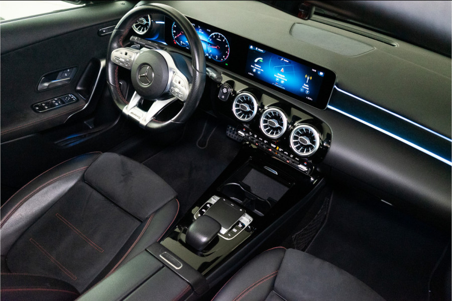 Mercedes-Benz A-Klasse 180 Business Solution AMG 136PK | A35 Optiek | Pano | Sfeer | LED | Carplay | Garantie