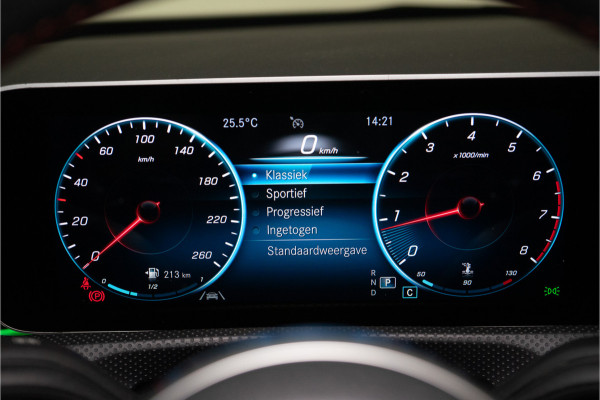Mercedes-Benz A-Klasse 180 Business Solution AMG 136PK | A35 Optiek | Pano | Sfeer | LED | Carplay | Garantie
