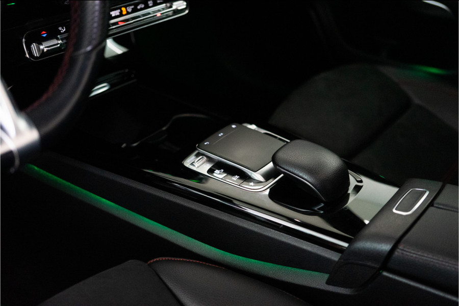 Mercedes-Benz A-Klasse 180 Business Solution AMG 136PK | A35 Optiek | Pano | Sfeer | LED | Carplay | Garantie