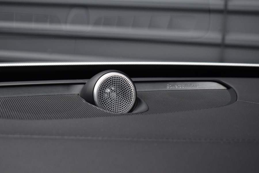 Volvo XC90 2.0 T8 Recharge AWD R-Design | Panorama | Bowers&Wilkins | Trekhaak | Luchtvering | 22'' Wielen | ACC | Head- Up |