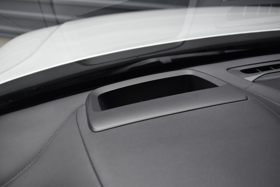 Volvo XC90 2.0 T8 Recharge AWD R-Design | Panorama | Bowers&Wilkins | Trekhaak | Luchtvering | 22'' Wielen | ACC | Head- Up |