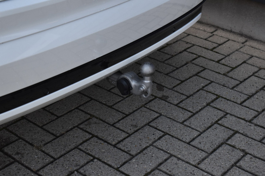 Volvo XC90 2.0 T8 Recharge AWD R-Design | Panorama | Bowers&Wilkins | Trekhaak | Luchtvering | 22'' Wielen | ACC | Head- Up |