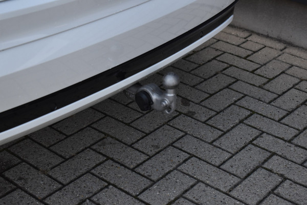 Volvo XC90 2.0 T8 Recharge AWD R-Design | Panorama | Bowers&Wilkins | Trekhaak | Luchtvering | 22'' Wielen | ACC | Head- Up |