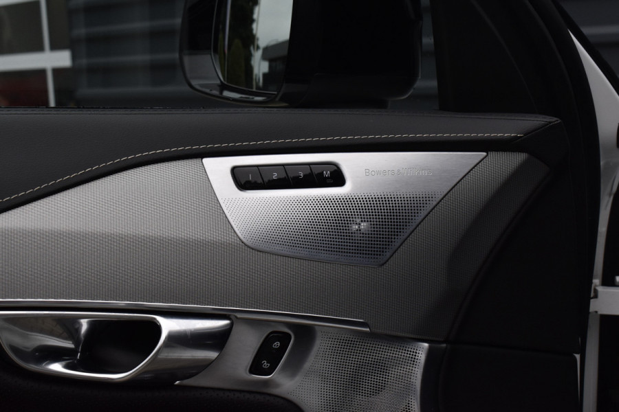 Volvo XC90 2.0 T8 Recharge AWD R-Design | Panorama | Bowers&Wilkins | Trekhaak | Luchtvering | 22'' Wielen | ACC | Head- Up |