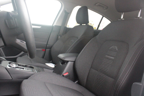 Ford Focus 1.5 EcoBoost 150PK AUTOMAAT ACTIVE BUSINESS | AFNEEMBARE TREKHAAK | TECHNOLOGY PACK: (ADAPTIVE CRUISE CONTROL, GROOTLICHT ASSISTENT, TRAFFIC SIGN RECOGNITION, EVASIVE STEERING ASSIST, DRIVER ALERT, LANE CENTRING ASSIST EN STOP & GO) | PARKING PACK: (VOLLEDIG AUTOMATISCH INPARKEREN, WIDE VIEW ACHTERUITRIJ CAMERA, DOOR EDGE PROTECTORS) | BANG & OLUFSEN AUDIOSYSTEM: (9 SPEAKERS EN 1 SUBWOOVER ,DAB+ RADIO) | COMFORT PACK: (AUTOMATISCHE AIRCONDITIONING, FORD KEYLESS ENTRY/START) | DESIGN PACK 2 ACTIVE BUSINESS: (PRIVACY GLASS, 18" Y-DESIGN BLACK LICHTMETALEN VELGEN, FULL LE
