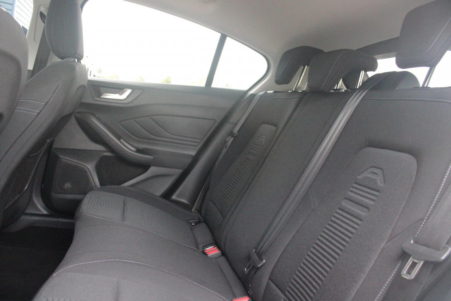 Ford Focus 1.5 EcoBoost 150PK AUTOMAAT ACTIVE BUSINESS | AFNEEMBARE TREKHAAK | TECHNOLOGY PACK: (ADAPTIVE CRUISE CONTROL, GROOTLICHT ASSISTENT, TRAFFIC SIGN RECOGNITION, EVASIVE STEERING ASSIST, DRIVER ALERT, LANE CENTRING ASSIST EN STOP & GO) | PARKING PACK: (VOLLEDIG AUTOMATISCH INPARKEREN, WIDE VIEW ACHTERUITRIJ CAMERA, DOOR EDGE PROTECTORS) | BANG & OLUFSEN AUDIOSYSTEM: (9 SPEAKERS EN 1 SUBWOOVER ,DAB+ RADIO) | COMFORT PACK: (AUTOMATISCHE AIRCONDITIONING, FORD KEYLESS ENTRY/START) | DESIGN PACK 2 ACTIVE BUSINESS: (PRIVACY GLASS, 18" Y-DESIGN BLACK LICHTMETALEN VELGEN, FULL LE