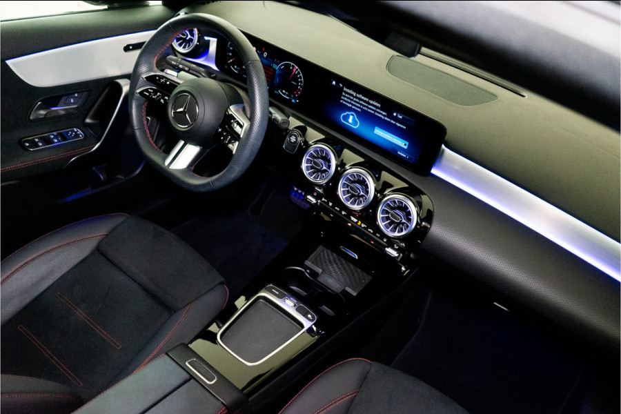 Mercedes-Benz A-Klasse 250 e Premium AMG Facelift 218PK | Pano | Sfeer | Keyless | Carplay | 12 MND Garantie