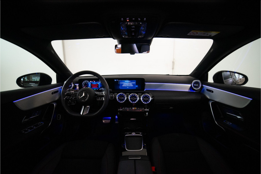Mercedes-Benz A-Klasse 250 e Premium AMG Facelift 218PK | Pano | Sfeer | Keyless | Carplay | 12 MND Garantie