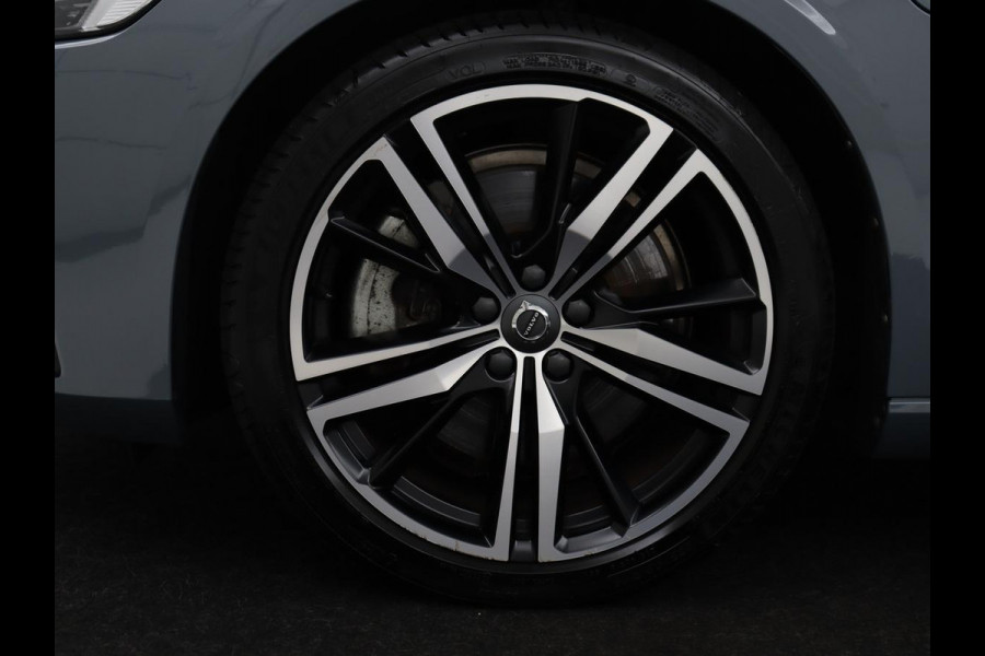 Volvo S60 2.0 Recharge T6 AWD Core | SOH 95,5% | Panoramadak | Stoel & Stuurverwarming | Pilot assist | Adaptive cruise | Navigatie | Bluetooth | Carplay | Climate control | Harman Kardon | DAB+
