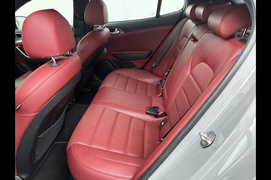 Kia Stinger 2.0 T-GDI GT-Line - GT-Line - Leer -  Automaat - 256 PK - Panorama dak - Perfecte staat -