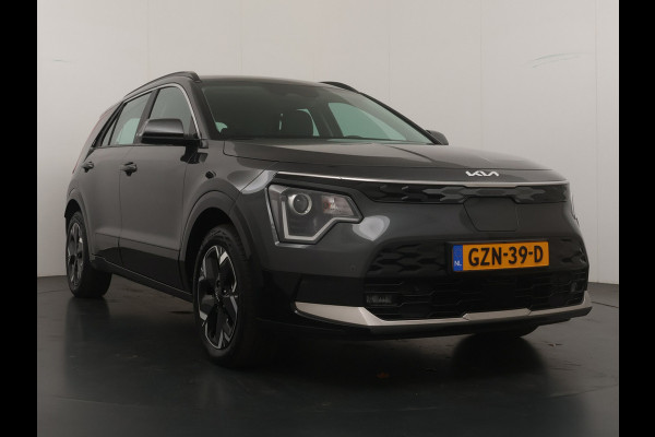 Kia Niro EV DynamicLine 64.8 kWh - Navigatie - Apple Carplay/Android Auto - Parkeersensoren voor en achter - Fabrieksgarantie tot 2032