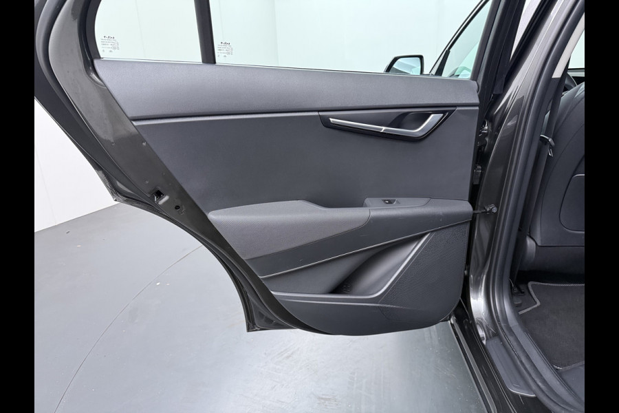 Kia Niro EV DynamicLine 64.8 kWh - Navigatie - Apple Carplay/Android Auto - Parkeersensoren voor en achter - Fabrieksgarantie tot 2032