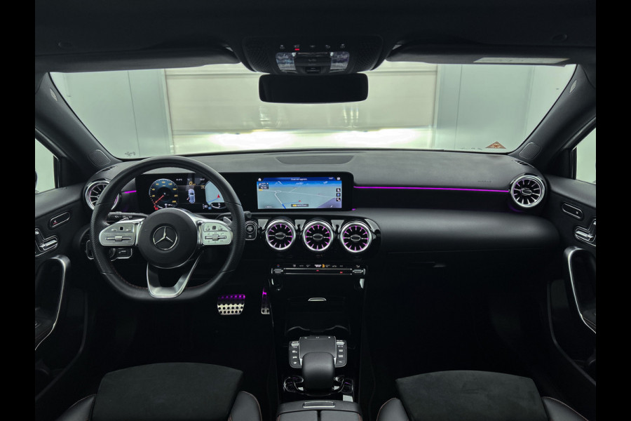 Mercedes-Benz A-Klasse 180 Premium Plus  Panoramadak | elct. bedienbare voor stoelen met memory | Navigatie | Parking support met camera achter | Inclusief 24 maanden MB Certified garantie voor Europa