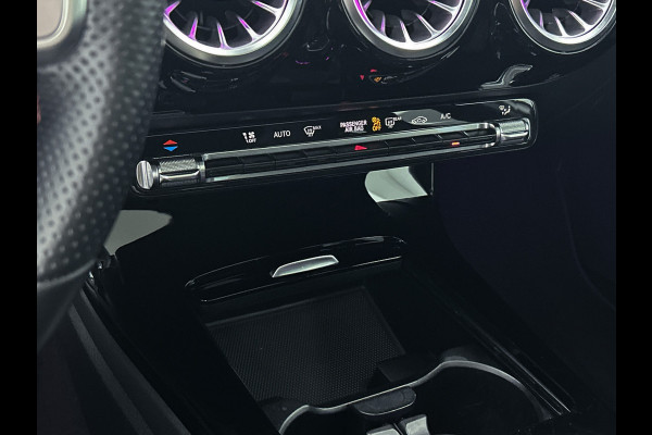 Mercedes-Benz A-Klasse 180 Premium Plus  Panoramadak | elct. bedienbare voor stoelen met memory | Navigatie | Parking support met camera achter | Inclusief 24 maanden MB Certified garantie voor Europa