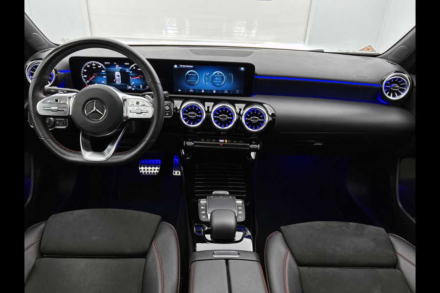 Mercedes-Benz A-Klasse 180 Premium Plus  Panoramadak | elct. bedienbare voor stoelen met memory | Navigatie | Parking support met camera achter | Inclusief 24 maanden MB Certified garantie voor Europa