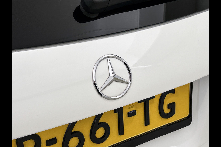 Mercedes-Benz A-Klasse 180 Premium Plus  Panoramadak | elct. bedienbare voor stoelen met memory | Navigatie | Parking support met camera achter | Inclusief 24 maanden MB Certified garantie voor Europa