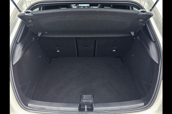 Mercedes-Benz A-Klasse 180 Premium Plus  Panoramadak | elct. bedienbare voor stoelen met memory | Navigatie | Parking support met camera achter | Inclusief 24 maanden MB Certified garantie voor Europa