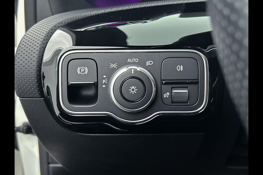 Mercedes-Benz A-Klasse 180 Premium Plus  Panoramadak | elct. bedienbare voor stoelen met memory | Navigatie | Parking support met camera achter | Inclusief 24 maanden MB Certified garantie voor Europa