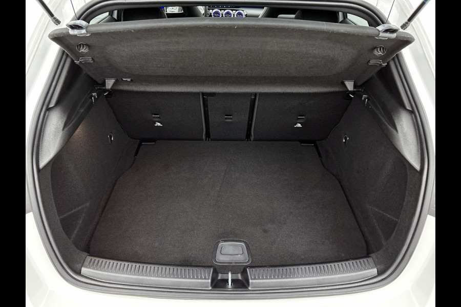 Mercedes-Benz A-Klasse 180 Premium Plus  Panoramadak | elct. bedienbare voor stoelen met memory | Navigatie | Parking support met camera achter | Inclusief 24 maanden MB Certified garantie voor Europa
