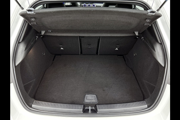 Mercedes-Benz A-Klasse 180 Premium Plus  Panoramadak | elct. bedienbare voor stoelen met memory | Navigatie | Parking support met camera achter | Inclusief 24 maanden MB Certified garantie voor Europa