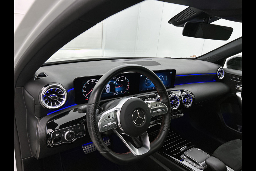 Mercedes-Benz A-Klasse 180 Premium Plus  Panoramadak | elct. bedienbare voor stoelen met memory | Navigatie | Parking support met camera achter | Inclusief 24 maanden MB Certified garantie voor Europa