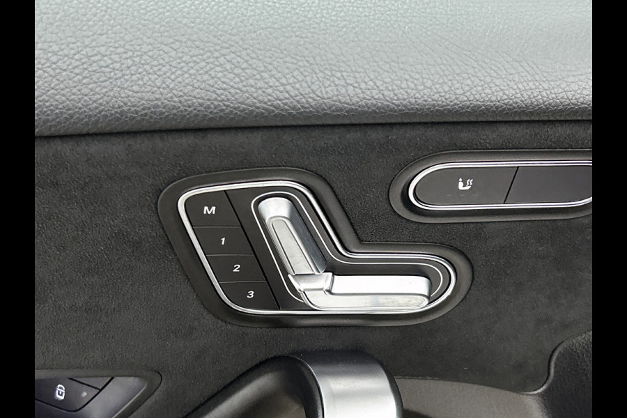 Mercedes-Benz A-Klasse 180 Premium Plus  Panoramadak | elct. bedienbare voor stoelen met memory | Navigatie | Parking support met camera achter | Inclusief 24 maanden MB Certified garantie voor Europa