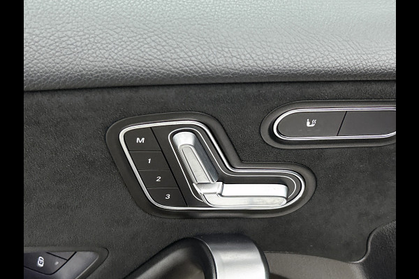 Mercedes-Benz A-Klasse 180 Premium Plus  Panoramadak | elct. bedienbare voor stoelen met memory | Navigatie | Parking support met camera achter | Inclusief 24 maanden MB Certified garantie voor Europa