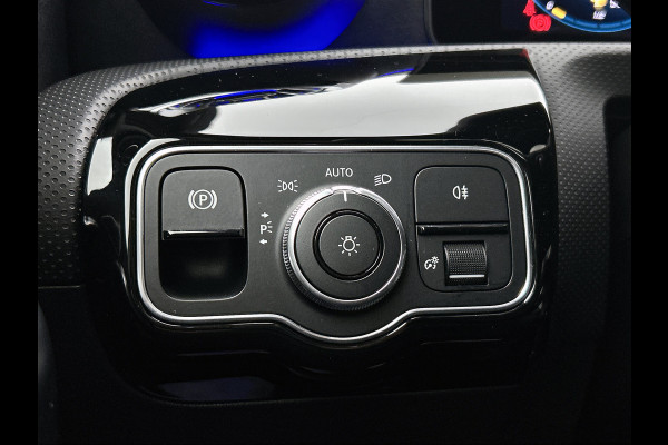 Mercedes-Benz A-Klasse 180 Premium Plus  Panoramadak | elct. bedienbare voor stoelen met memory | Navigatie | Parking support met camera achter | Inclusief 24 maanden MB Certified garantie voor Europa