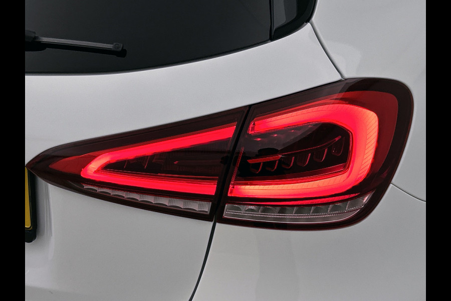 Mercedes-Benz A-Klasse 180 Premium Plus  Panoramadak | elct. bedienbare voor stoelen met memory | Navigatie | Parking support met camera achter | Inclusief 24 maanden MB Certified garantie voor Europa