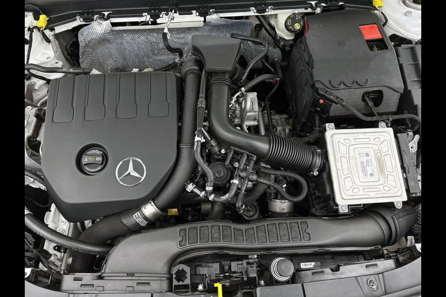 Mercedes-Benz A-Klasse 180 Premium Plus  Panoramadak | elct. bedienbare voor stoelen met memory | Navigatie | Parking support met camera achter | Inclusief 24 maanden MB Certified garantie voor Europa