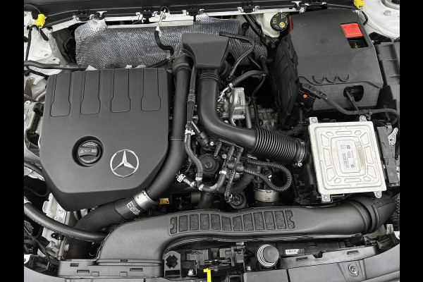 Mercedes-Benz A-Klasse 180 Premium Plus  Panoramadak | elct. bedienbare voor stoelen met memory | Navigatie | Parking support met camera achter | Inclusief 24 maanden MB Certified garantie voor Europa