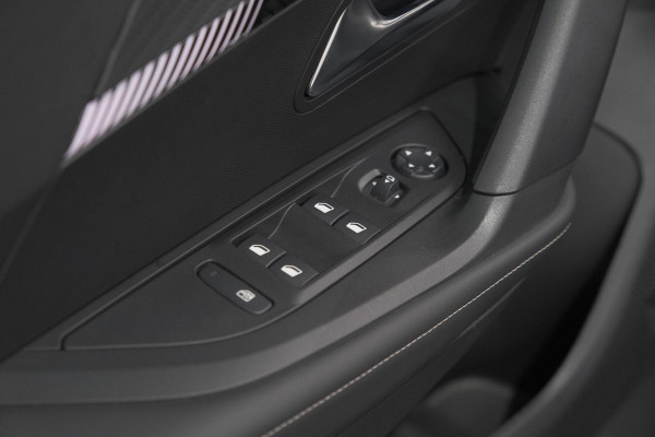 Peugeot 2008 PureTech 100 Allure | Apple Carplay | Parkeersensoren | Climate Control | Cruise Control