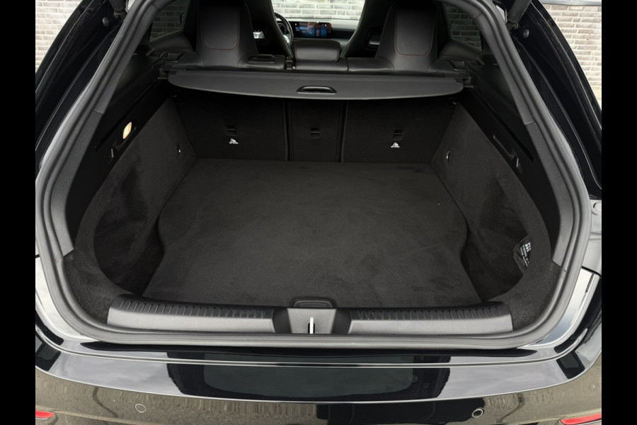 Mercedes-Benz CLA-Klasse Shooting Brake 250 e AMG Line | Panoramadak | Elek. Trekhaak | Sfeerverlichting | Widescreen | Carplay | LED